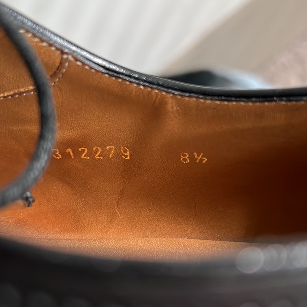 Gucci Lace Up shoe with Brogue detail - Picture 7 of 9